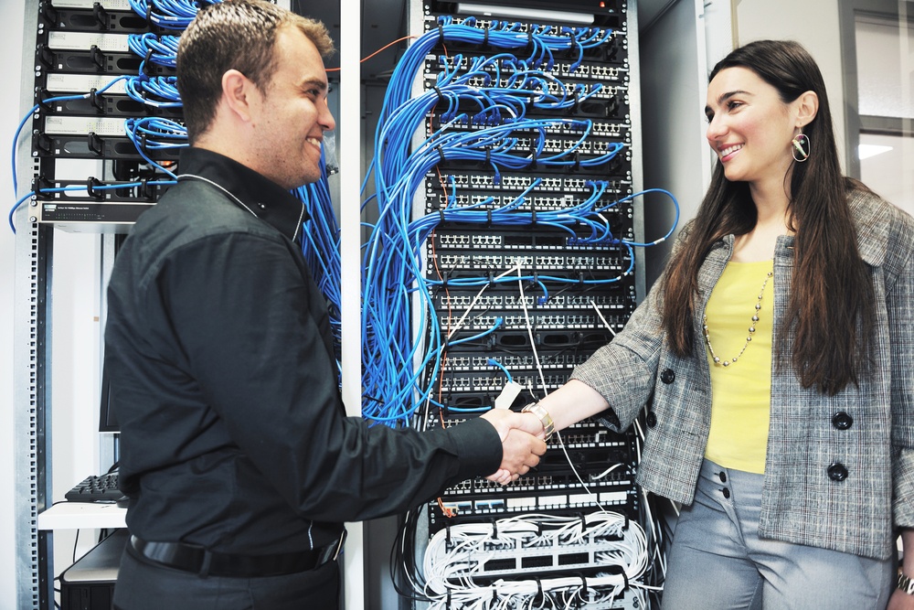it engineer in network server room solving problems and give help and support-1